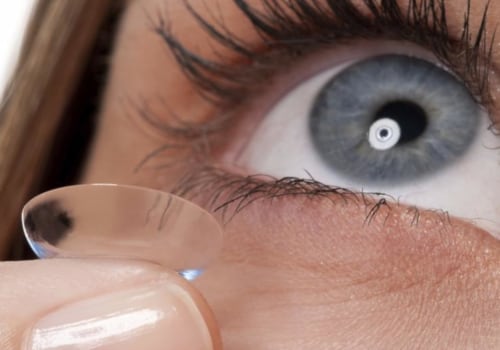 Qué pasa si se mojan los lentes de contacto?